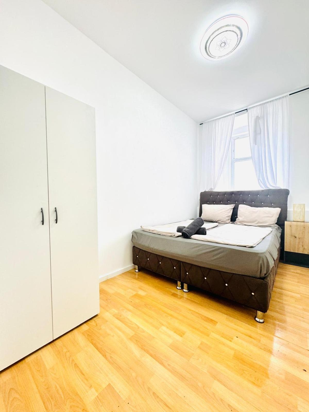 Comfy In A Shared Apt, 8min To Rathausplatz Apartment Wien
