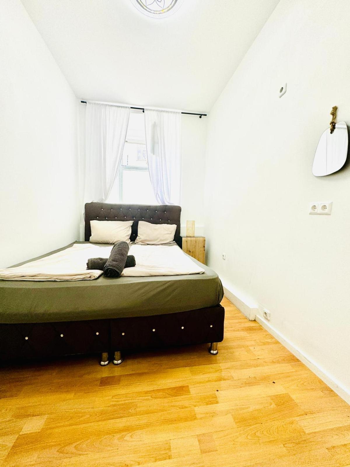 Comfy In A Shared Apt, 8min To Rathausplatz Apartment Wien