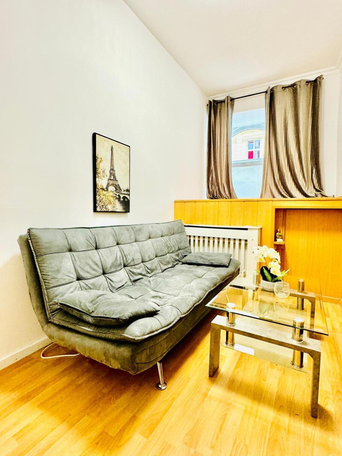 Apartmán Comfy In A Shared Apt, 8min To Rathausplatz Vídeň