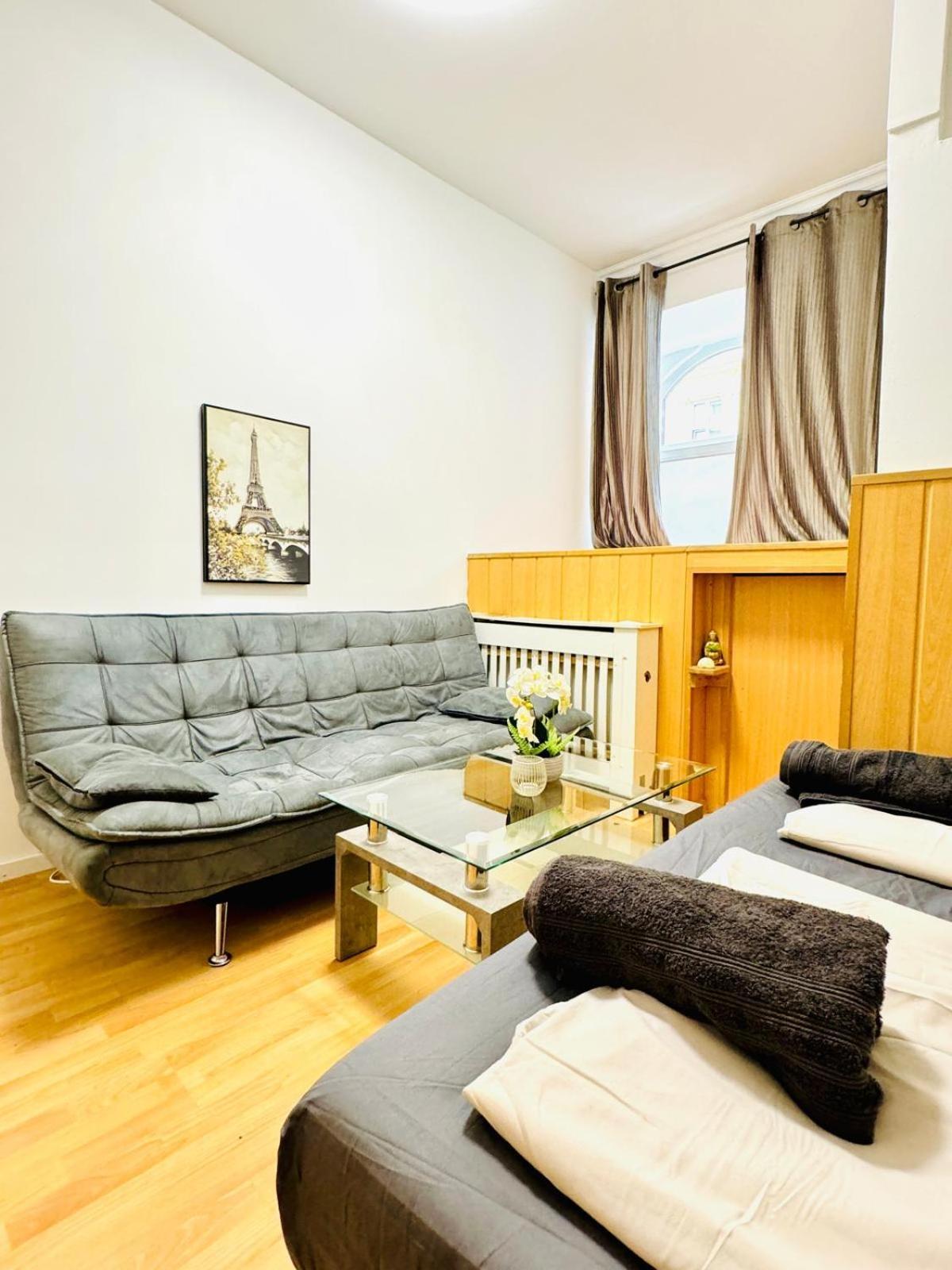 Comfy In A Shared Apt, 8min To Rathausplatz Apartment Wien