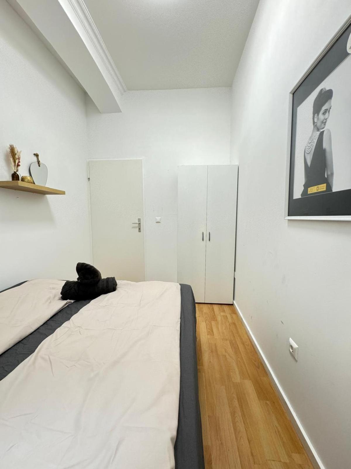 Comfy In A Shared Apt, 8min To Rathausplatz Apartment Wien