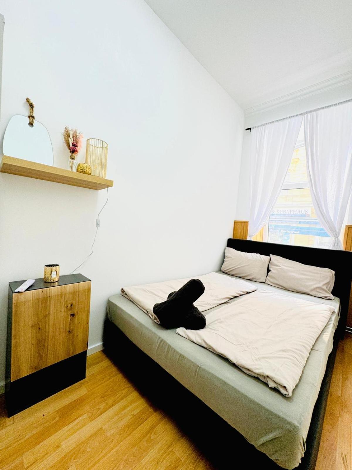 Comfy In A Shared Apt, 8min To Rathausplatz Apartment Wien