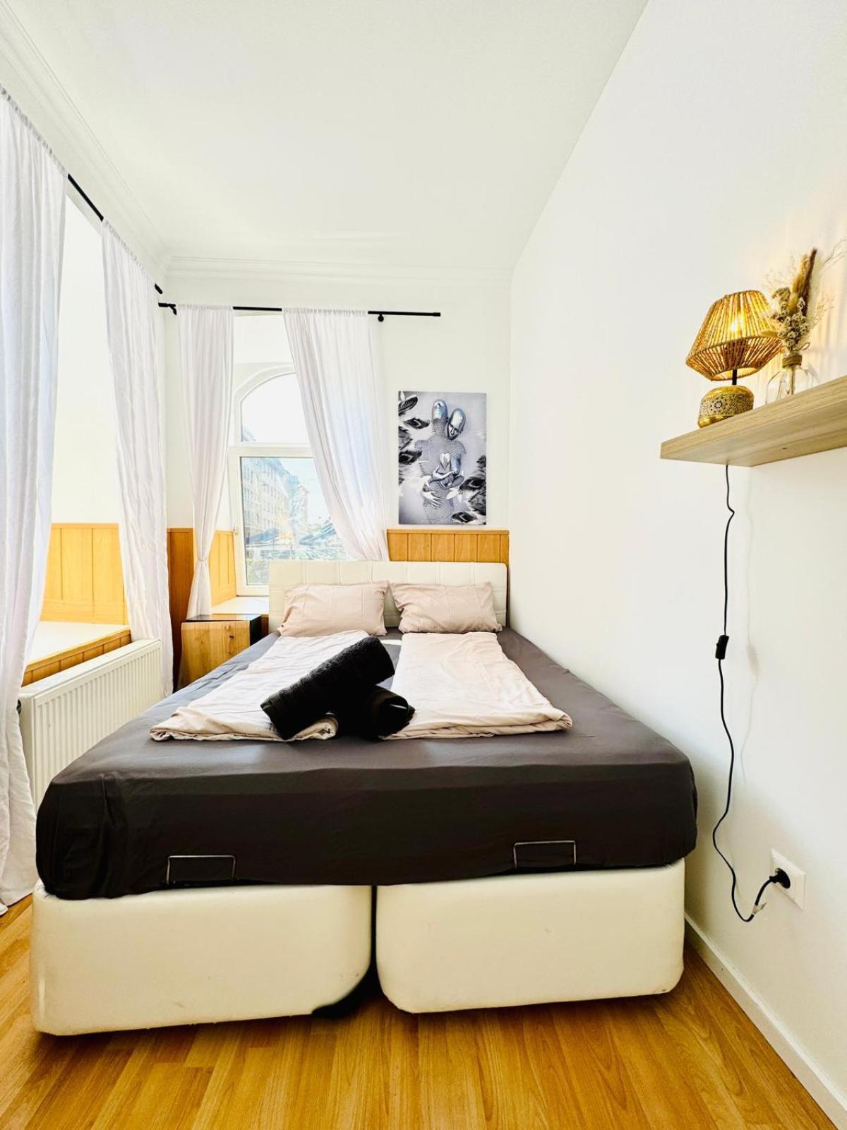 Comfy In A Shared Apt, 8min To Rathausplatz Apartment Wien